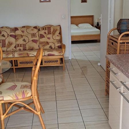 Logement Spacieux Deux Pieces A Baie Mahault Exterior foto