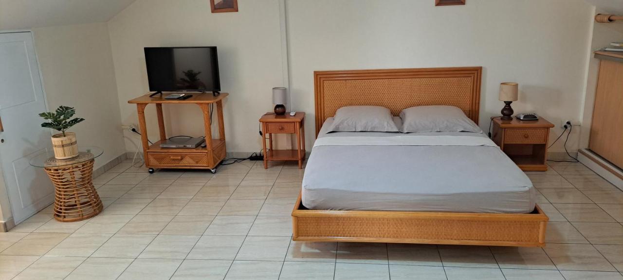 Logement Spacieux Deux Pieces A Baie Mahault Exterior foto