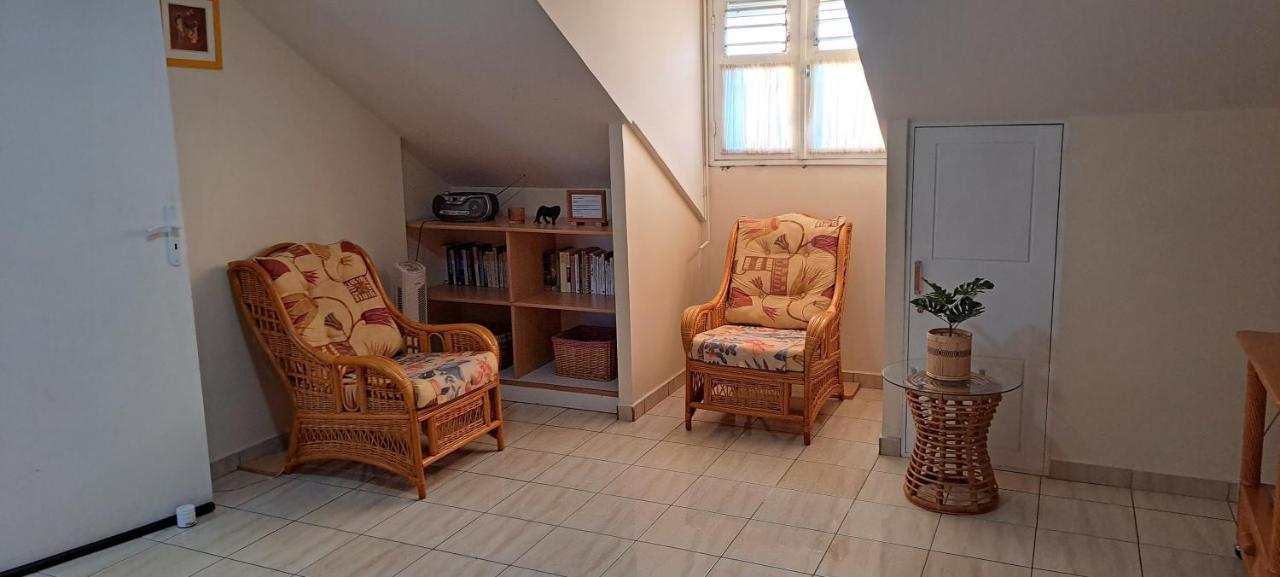 Logement Spacieux Deux Pieces A Baie Mahault Exterior foto