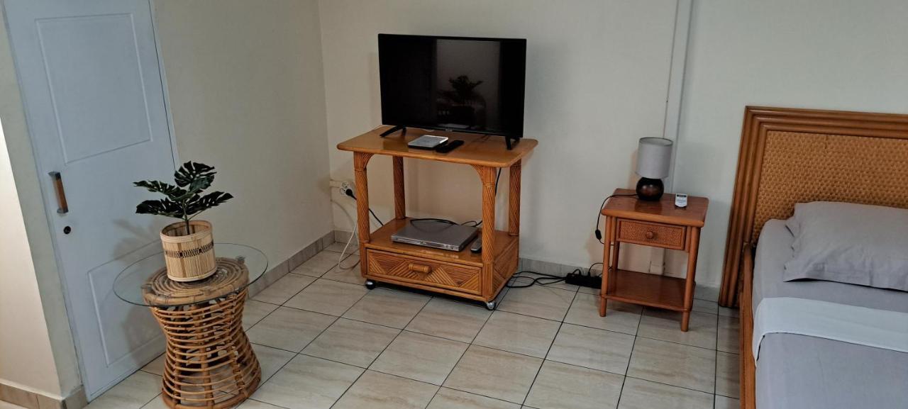 Logement Spacieux Deux Pieces A Baie Mahault Exterior foto