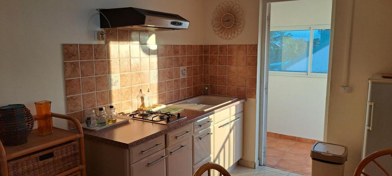 Logement Spacieux Deux Pieces A Baie Mahault Exterior foto