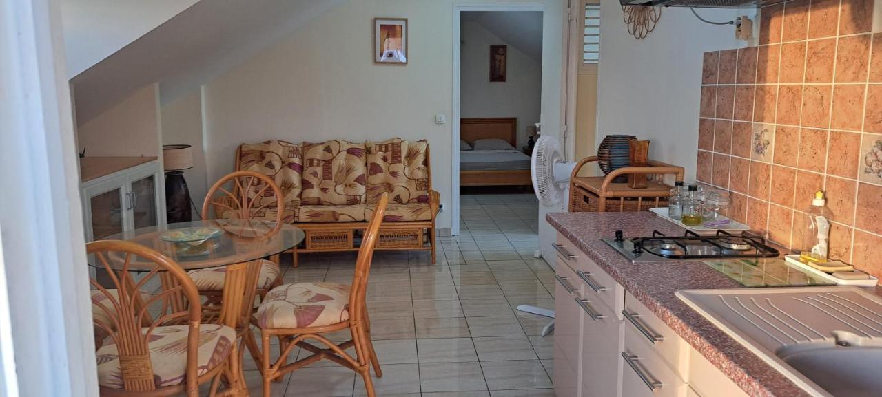 Logement Spacieux Deux Pieces A Baie Mahault Exterior foto