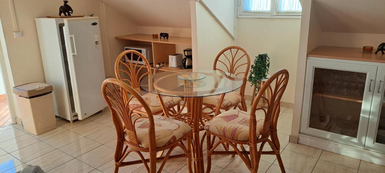 Logement Spacieux Deux Pieces A Baie Mahault Exterior foto