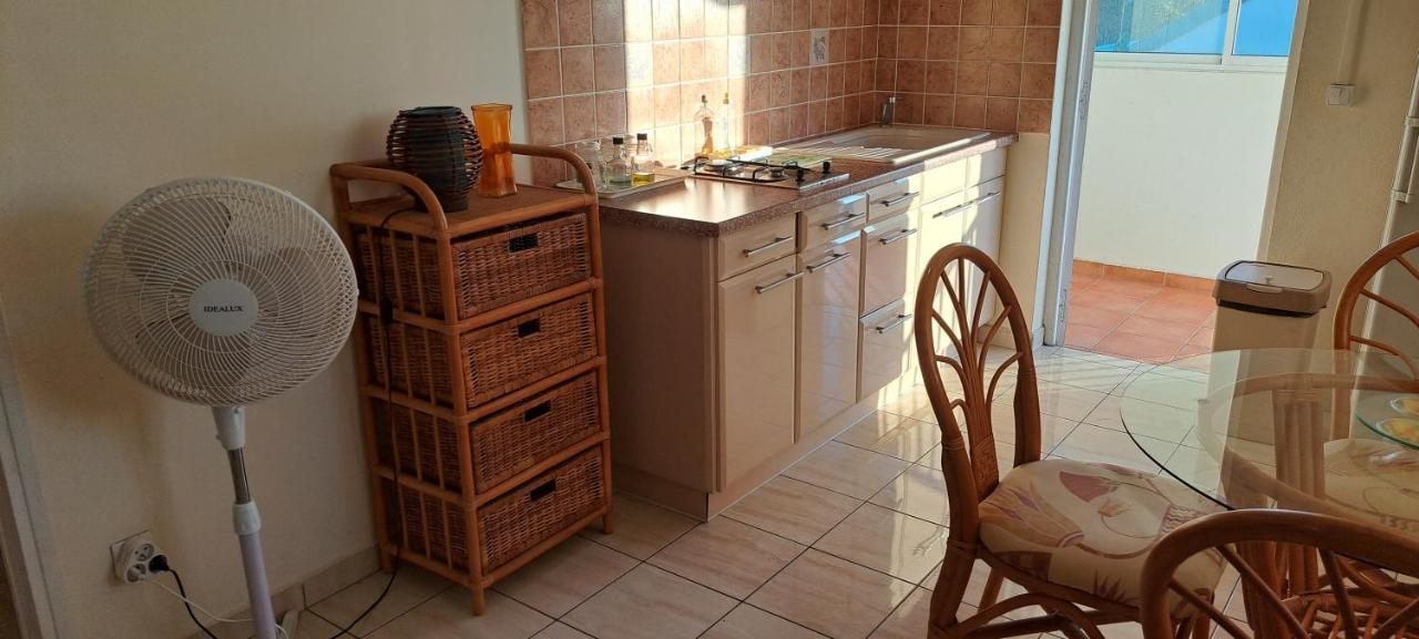 Logement Spacieux Deux Pieces A Baie Mahault Exterior foto