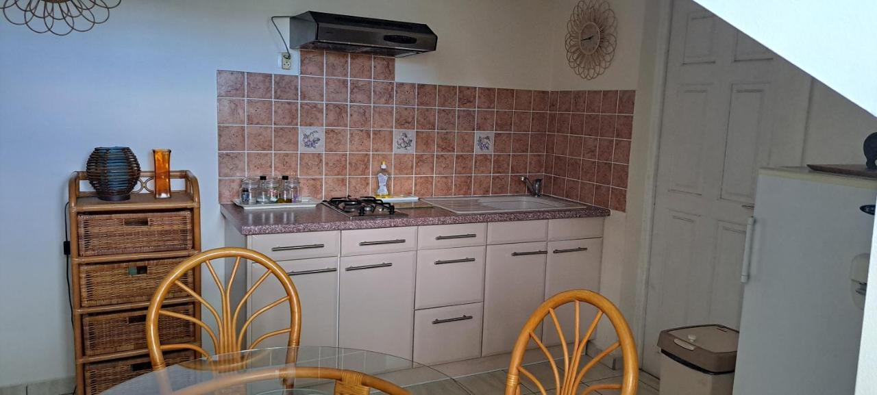 Logement Spacieux Deux Pieces A Baie Mahault Exterior foto